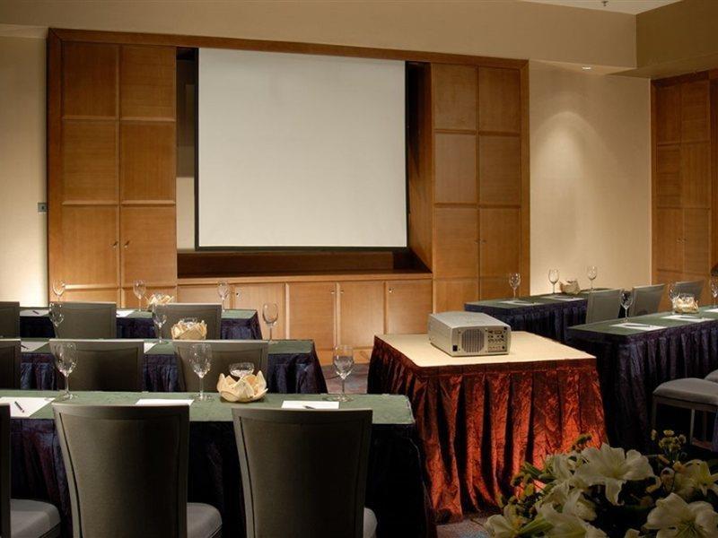 Hotel Nikko Tianjin Extérieur photo A projector screen in a meeting room